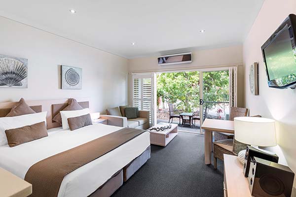 Port Stephens Accommodation Apartments At Oaks Pacific - 