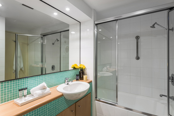 Central Coast Resorts Accommodation At Oaks The Entrance Waterfront Suites
