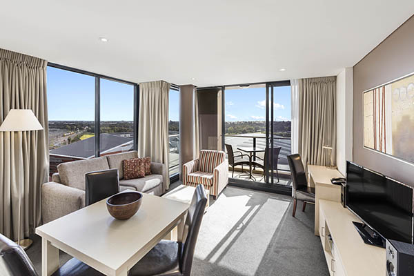 Accommodation Adelaide Cbd Hotel Apartments At Oaks Horizons Hotels Adelaide Cbd Living Room With Lamp Table Tv Aircon And Foxtel