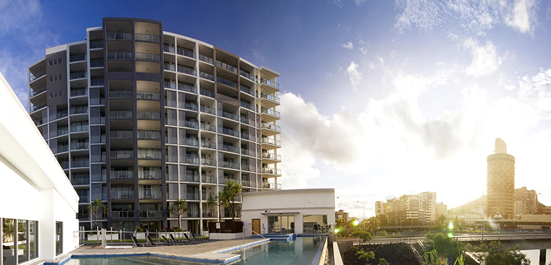 Serviced Apartments Townsville Oaks Gateway Suites Official Site Exterior View Outdoor Swimming Pool And Spa At Gateway On Palmer Hotel In South Townsville