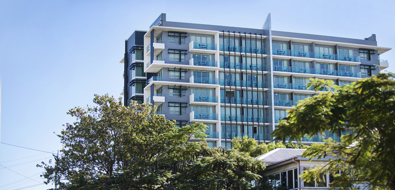 Oaks Grand Gladstone Official Website Hotel Exterior View Of Oaks Grand Gladstone Apartments Hotel In Summer Near Entertainment Centre