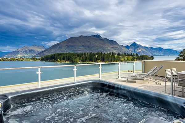 Oaks Club Resort Official Website Hotels In Queenstown 2 Bedroom Lake View Apartment With Spa